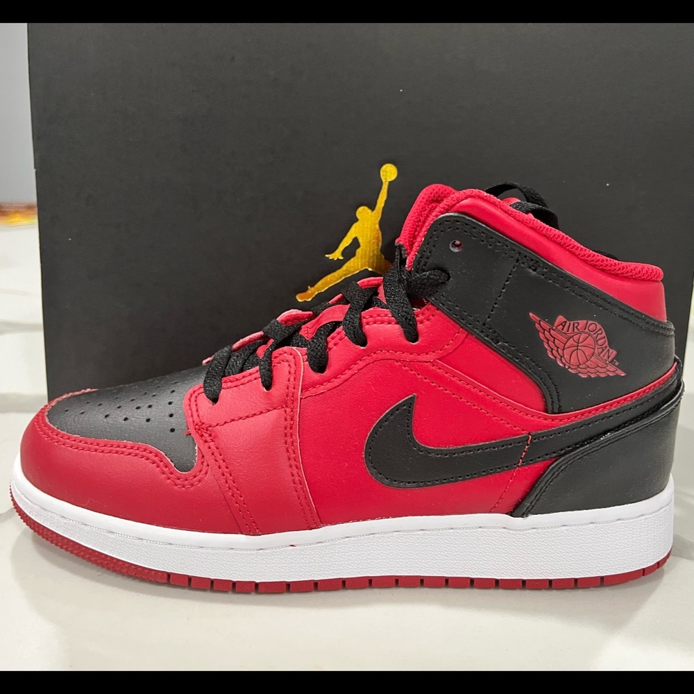 Nike Jordan 1 mid youth